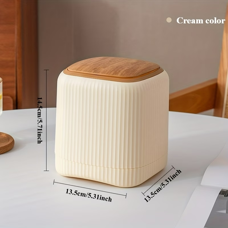 Featuring a double-barrel design and a wood-grain finish, it comes with a sealing lid.